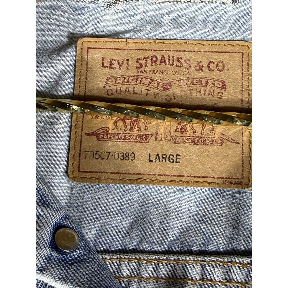Mens 90s Vintage Levis Light Wash Distress Denim Trucker Jacket Blue Size Large - Picture 8 of 13